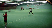Spieler in der Tennishalle